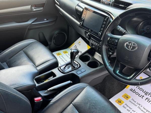 Toyota Hilux 2.8 D-4D Invincible X Auto 4WD Euro 6 (s/s) 4dr