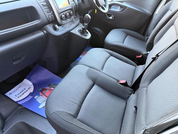 Renault Trafic 2.0 dCi ENERGY 28 Black Edition EDC SWB Standard Roof Euro 6 (s/s) 5dr