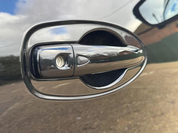 Nissan Navara 2.3 dCi N-Guard Auto 4WD Euro 6 4dr