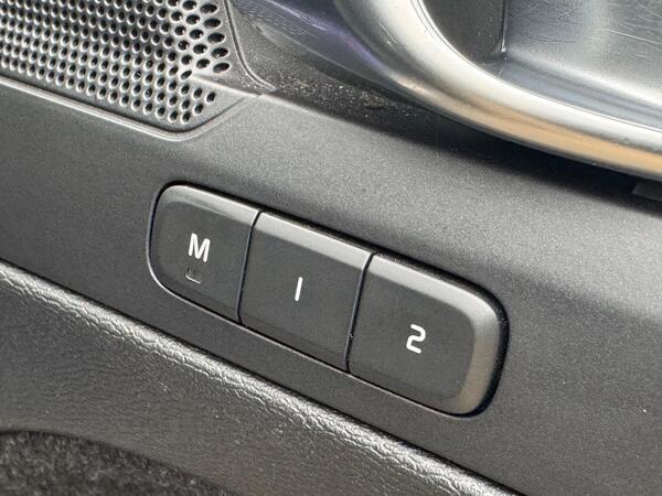 Volvo XC40 2.0 T4 Inscription Pro Auto Euro 6 (s/s) 5dr