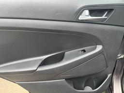 Hyundai TUCSON 1.7 CRDi Blue Drive SE Nav Euro 6 (s/s) 5dr at 36th