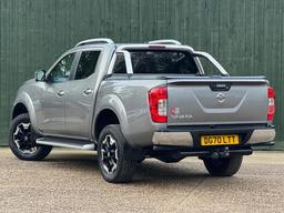 Nissan Navara 2.3 dCi Tekna Auto 4WD Euro 6 4dr at 10th
