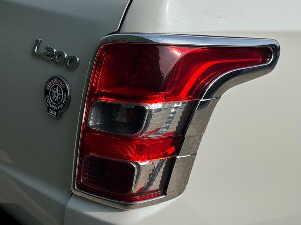 Mitsubishi L200 2.4 DI-D DC Barbarian Auto 4WD Euro 6 4dr
