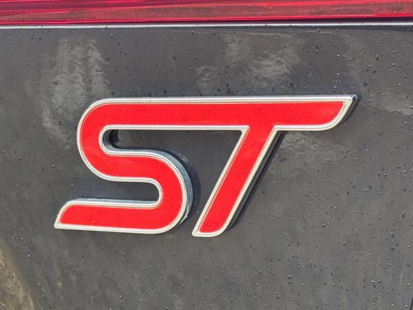 Ford Focus 2.3T EcoBoost ST Euro 6 (s/s) 5dr