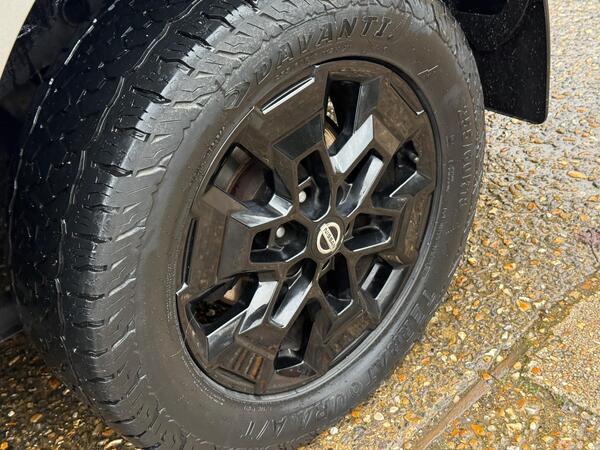 Nissan Navara 2.3 dCi N-Guard Auto 4WD Euro 6 4dr
