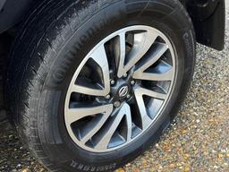 Nissan Navara 2.3 dCi Tekna Auto 4WD Euro 6 4dr at 36th