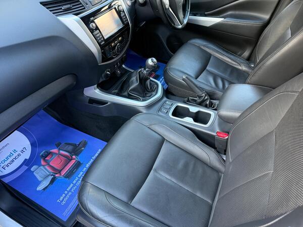 Nissan Navara 2.3 dCi Tekna 4WD Euro 6 (s/s) 4dr