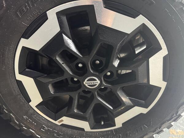 Nissan Navara 2.3 dCi Tekna Auto 4WD Euro 6 4dr