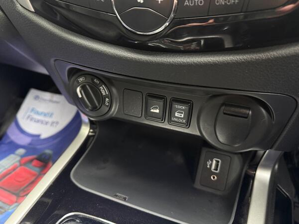 Nissan Navara 2.3 dCi Tekna Auto 4WD Euro 6 4dr
