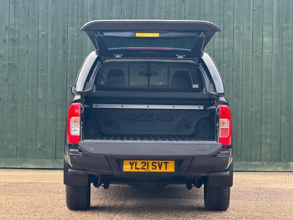 Nissan Navara 2.3 dCi N-Guard Auto 4WD Euro 6 4dr