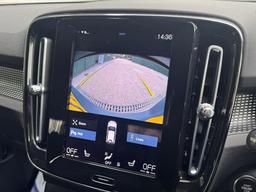Volvo XC40 2.0 B4 MHEV R-Design Pro Auto Euro 6 (s/s) 5dr at 6th