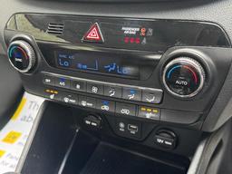 Hyundai TUCSON 1.7 CRDi Blue Drive SE Nav Euro 6 (s/s) 5dr at 33th