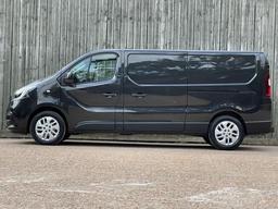Renault Trafic 2.0 dCi ENERGY 30 Sport LWB Standard Roof Euro 6 (s/s) 5dr at 10th