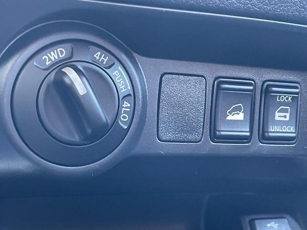 Nissan Navara 2.3 dCi Trek -1 4WD Euro 6 (s/s) 4dr