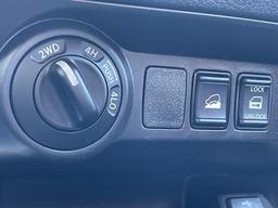 Nissan Navara 2.3 dCi Trek -1 4WD Euro 6 (s/s) 4dr at 41th
