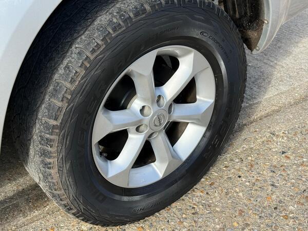 Nissan Navara 2.5 dCi Tekna Auto 4WD Euro 5 4dr