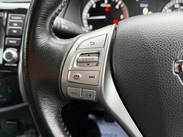 Nissan Navara 2.3 dCi Tekna 4WD Euro 6 (s/s) 4dr