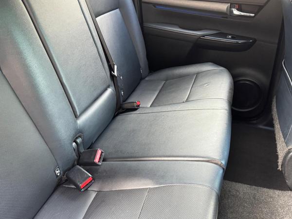 Toyota Hilux 2.8 D-4D Invincible X Auto 4WD Euro 6 (s/s) 4dr