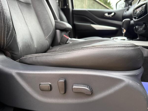 Nissan Navara 2.3 dCi Tekna Auto 4WD Euro 6 4dr