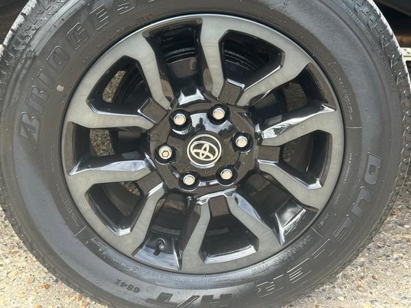 Toyota Hilux 2.8 D-4D Invincible X 4WD Euro 6 (s/s) 4dr
