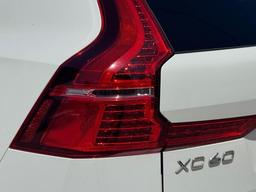 Volvo XC60 2.0 D4 R-Design AWD Euro 6 (s/s) 5dr at 48th