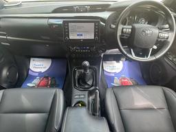 Toyota Hilux 2.8 D-4D Invincible X 4WD Euro 6 (s/s) 4dr at 2th