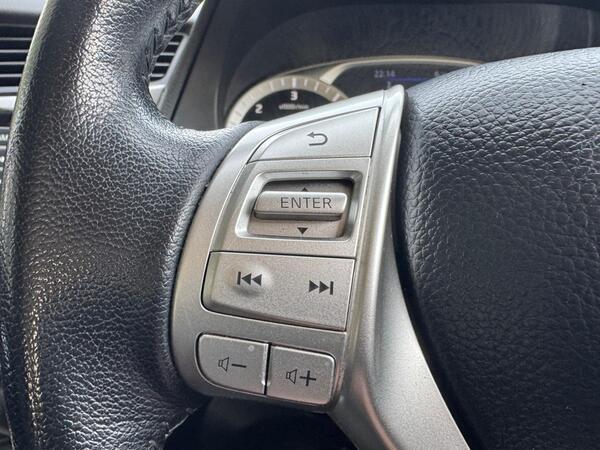 Nissan Navara 2.3 dCi N-Guard Auto 4WD Euro 6 4dr