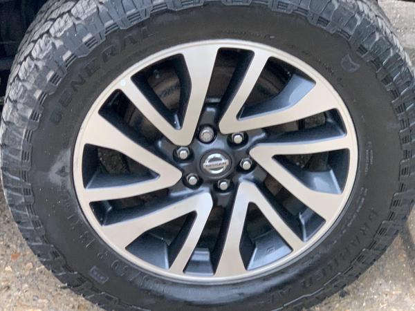 Nissan Navara 2.3 dCi Tekna 4WD Euro 6 (s/s) 4dr