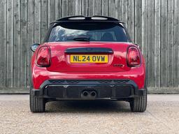 MINI Hatch 2.0 Cooper S Sport Steptronic Euro 6 (s/s) 3dr at 8th