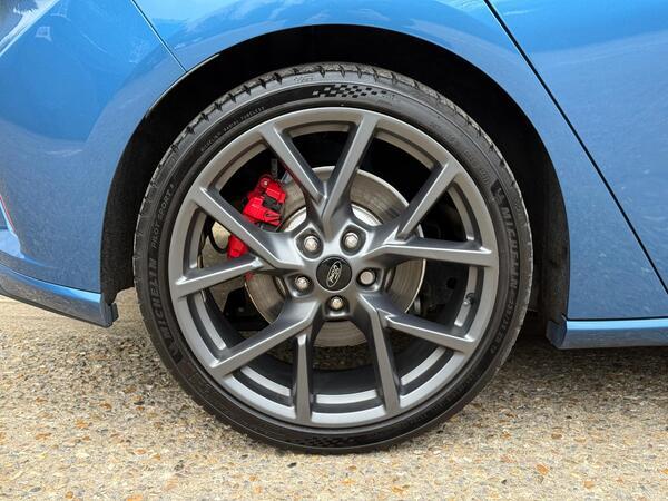 Ford Focus 2.3T EcoBoost ST Euro 6 (s/s) 5dr