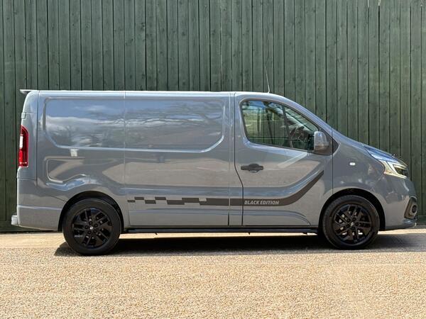 Renault Trafic 2.0 dCi ENERGY 28 Black Edition EDC SWB Standard Roof Euro 6 (s/s) 5dr