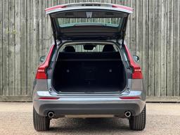 Volvo XC60 2.0 B5 MHEV Momentum Auto Euro 6 (s/s) 5dr at 46th