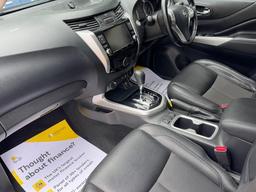 Nissan Navara 2.3 dCi N-Guard Auto 4WD Euro 6 4dr at 9th