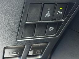 Toyota Hilux 2.8 D-4D Invincible X Auto 4WD Euro 6 (s/s) 4dr at 12th