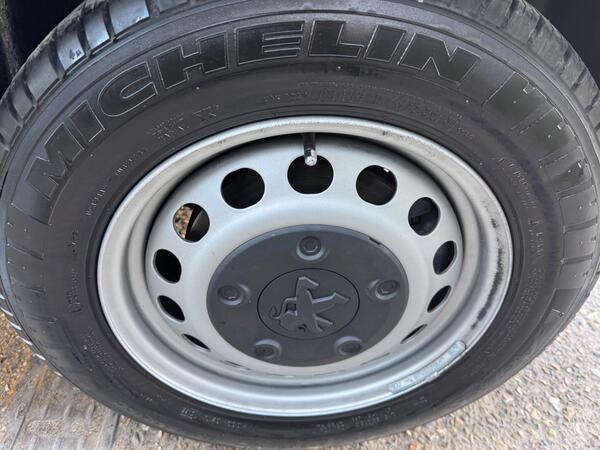 Peugeot Expert 2.0 BlueHDi 1400 Professional Premium Standard Panel Van MWB Euro 6 (s/s) 6dr