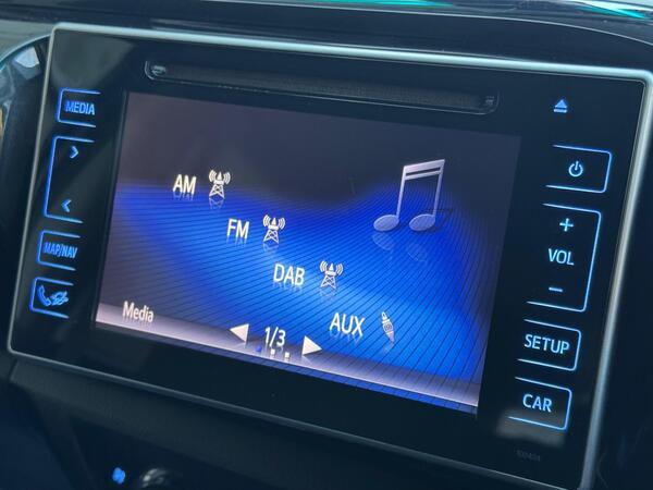 Toyota Hilux 2.4 D-4D Invincible Auto 4WD Euro 6 4dr (TSS, 3.5t)