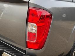 Nissan Navara 2.3 dCi Tekna Auto 4WD Euro 6 4dr at 37th