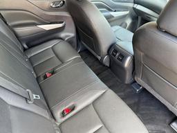 Nissan Navara 2.3 dCi Tekna Auto 4WD Euro 6 4dr at 44th