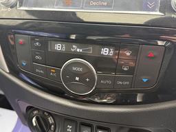 Nissan Navara 2.3 dCi N-Guard Auto 4WD Euro 6 4dr at 33th