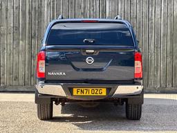 Nissan Navara 2.3 dCi Tekna Auto 4WD Euro 6 4dr at 15th
