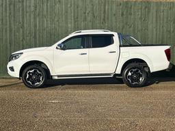 Nissan Navara 2.3 dCi Tekna 4WD Euro 6 (s/s) 4dr at 11th