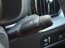 Volvo XC60 2.0 T5 Momentum Auto AWD Euro 6 (s/s) 5dr at 29th