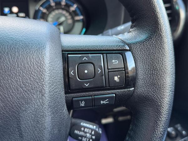 Toyota Hilux 2.8 D-4D Invincible X Auto 4WD Euro 6 (s/s) 4dr