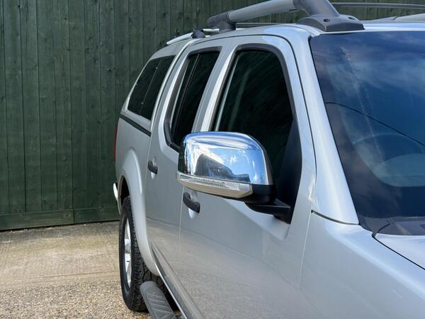 Nissan Navara 2.5 dCi Tekna Auto 4WD Euro 5 4dr