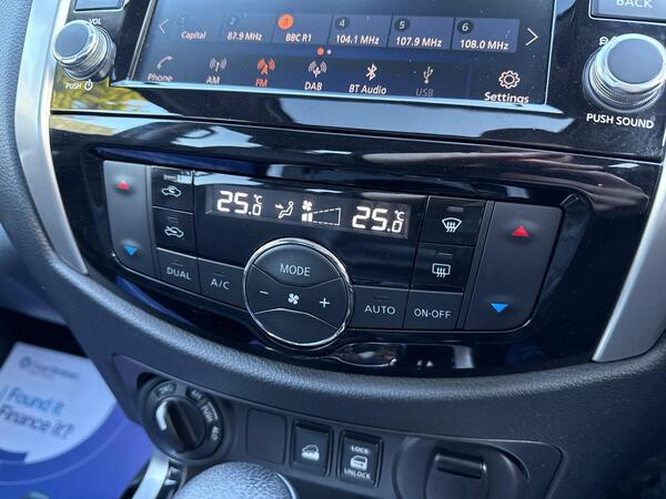 Nissan Navara 2.3 dCi N-Guard Auto 4WD Euro 6 4dr