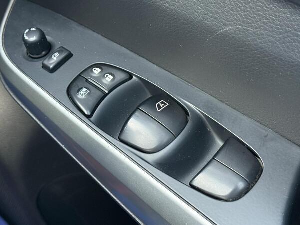 Nissan Navara 2.3 dCi Tekna Auto 4WD Euro 6 4dr