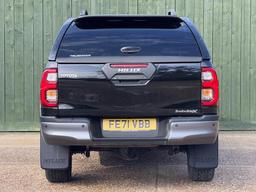 Toyota Hilux 2.8 D-4D Invincible X Auto 4WD Euro 6 (s/s) 4dr at 17th