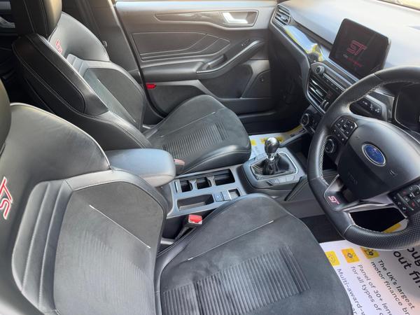 Ford Focus 2.3T EcoBoost ST Euro 6 (s/s) 5dr