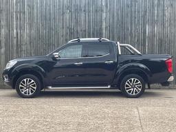 Nissan Navara 2.3 dCi Tekna Auto 4WD Euro 6 4dr at 11th