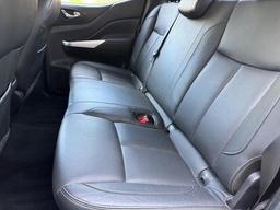 Nissan Navara 2.3 dCi Tekna Auto 4WD Euro 6 4dr at 35th